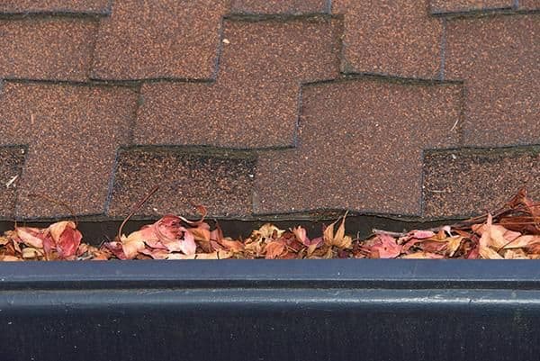 Gutter-filled-with-leaves-600x400-1